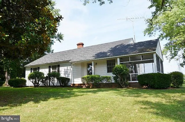 3 bed, 1.5 bath, 1239 sqft, $1,675 — Photo 1
