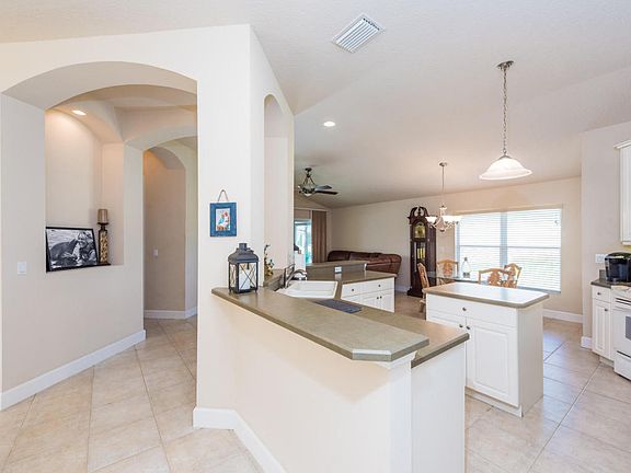 4th image of 1208 Crown Pointe Ln