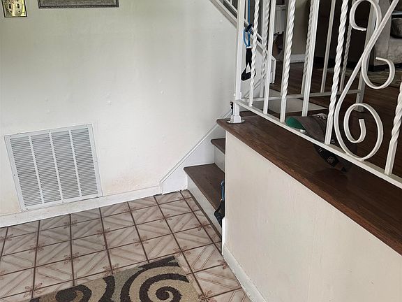 2nd image of 10 Duchess Ave