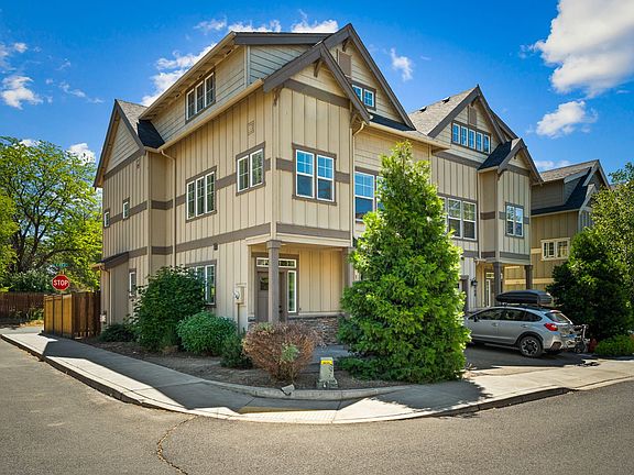 2nd image of 1064 SE Leonel Ln