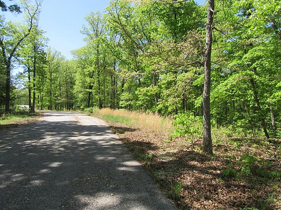 2nd image of 32 Sherwood Ln
