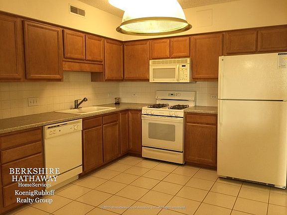 2nd image of 770 Pearson St #2-507