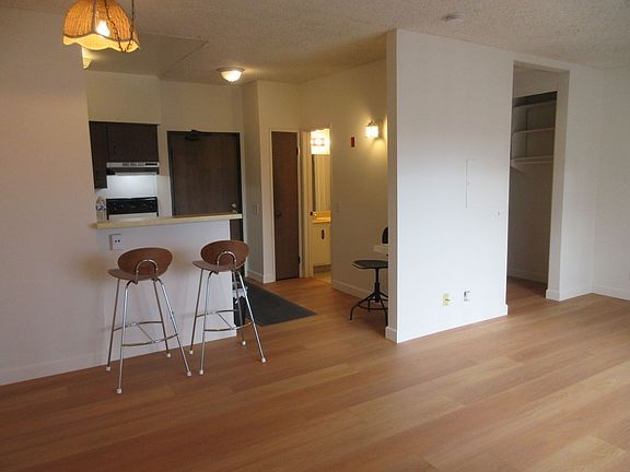 4th image of 20234 Cantara St Unit 326