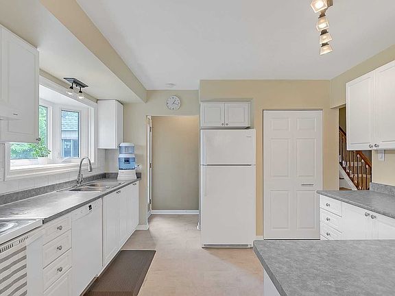 2nd image of 623 Thornwood Ave