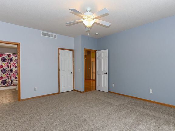 4th image of 350 SE Booth Ave