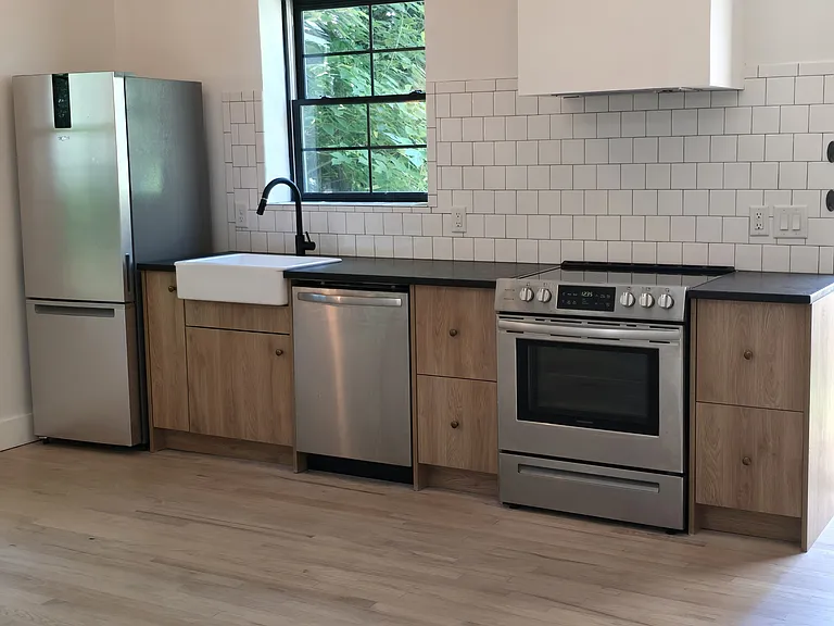 1401 Charles St #D — Photo 5
