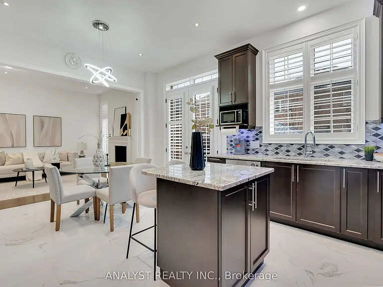 61 Ross Vennare Cres — Photo 13