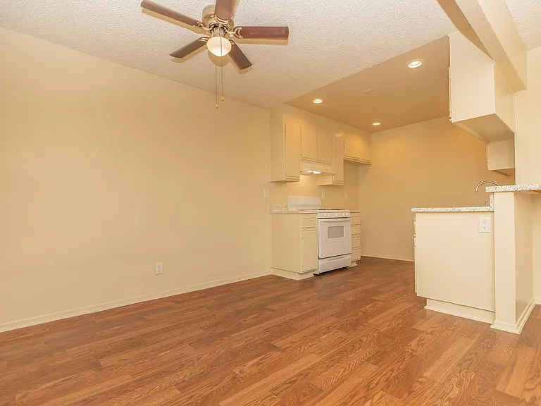 Vintage Woods Apartments — Photo 19