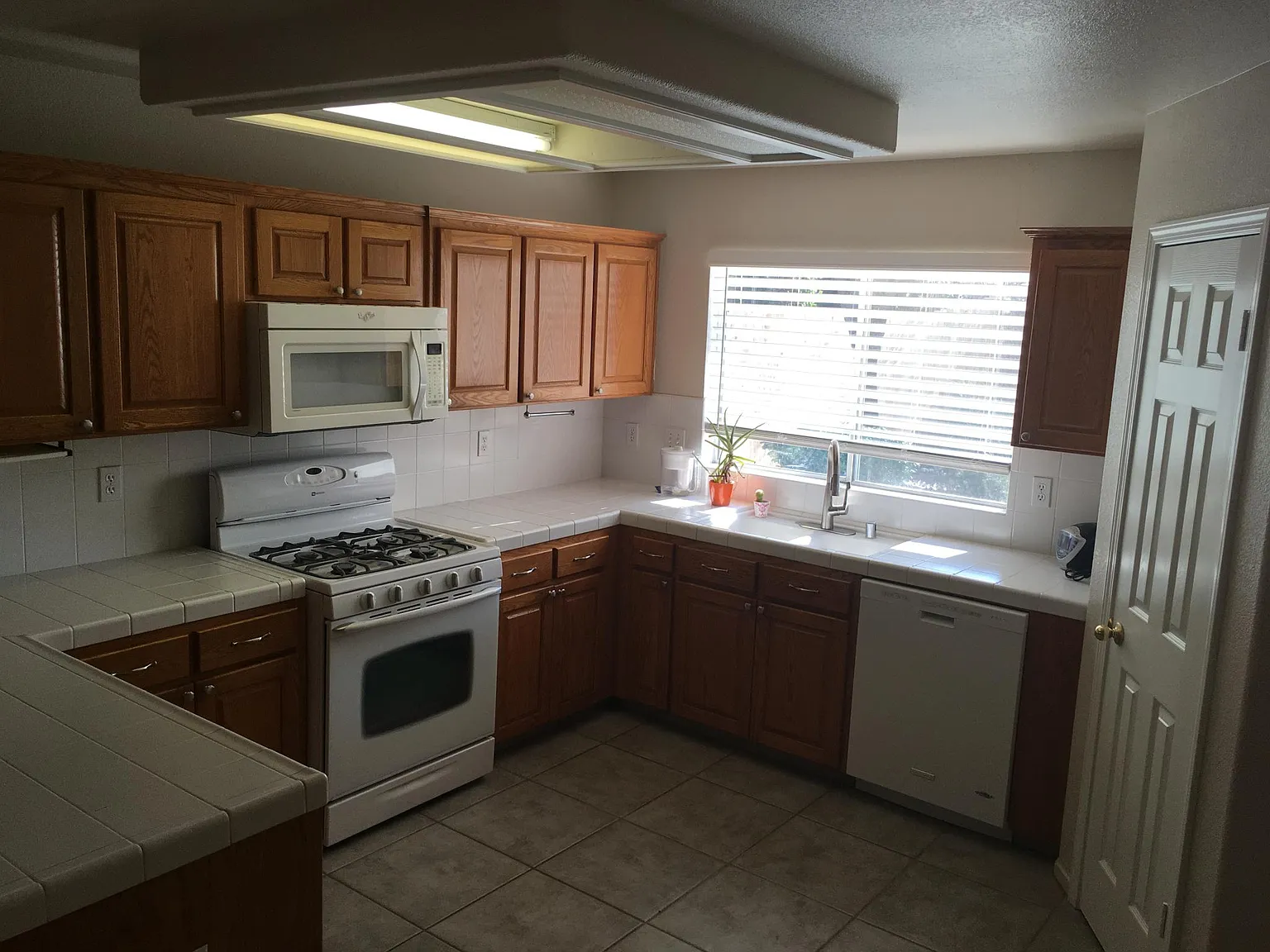2301 E Quincy Ave photo 1