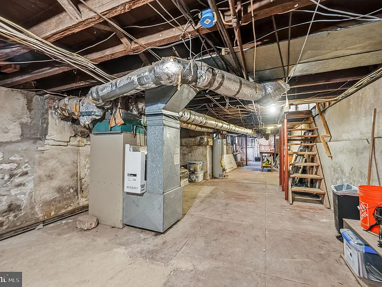 346 E Union St — Photo 37