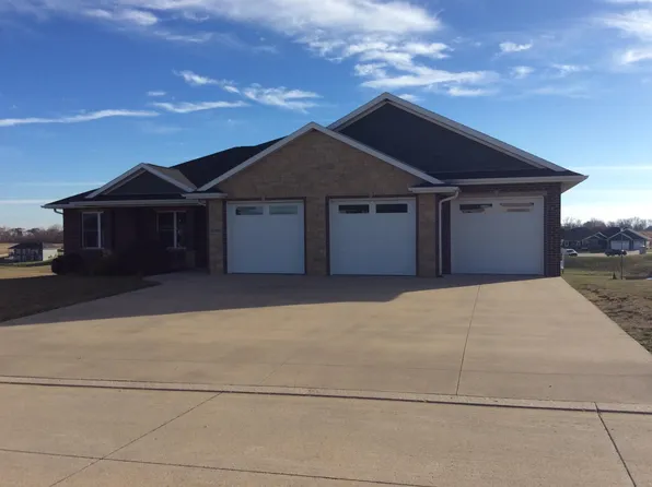 8260 Tegan Dr, Peosta, IA 52068
