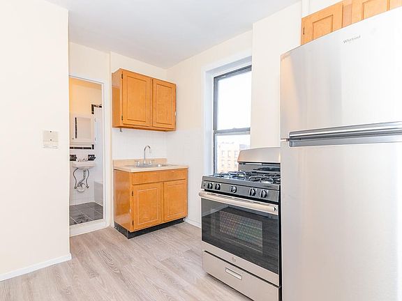 2nd image of 134 Boerum St APT D3