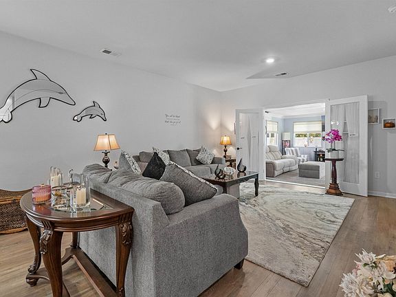 5th image of 383 Hidden Cove Dr.
