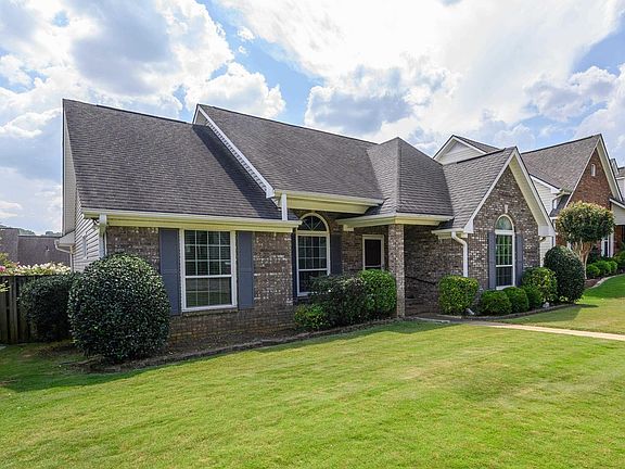 3rd image of 145 Stratford Cir