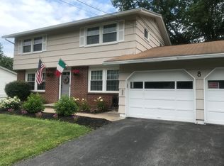 8 Quail Path, Liverpool, NY 13090