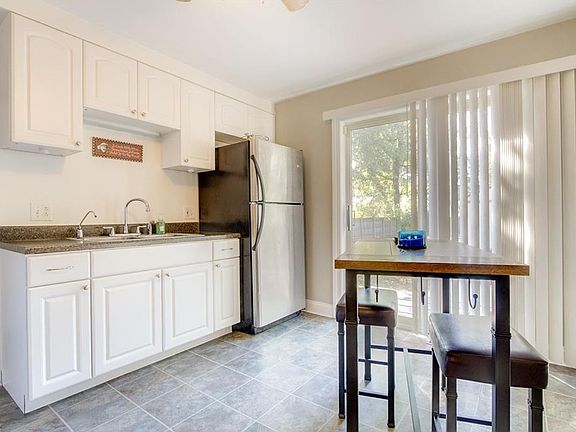 5th image of 16405 Woodbury Ave