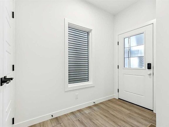5th image of 112 W Amblefield Grv NW