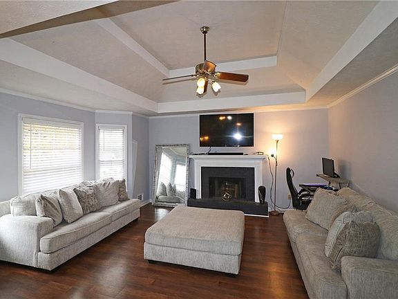 5th image of 1830 McDowell Ct