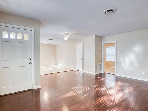 5th image of 1907 Locklaine Dr