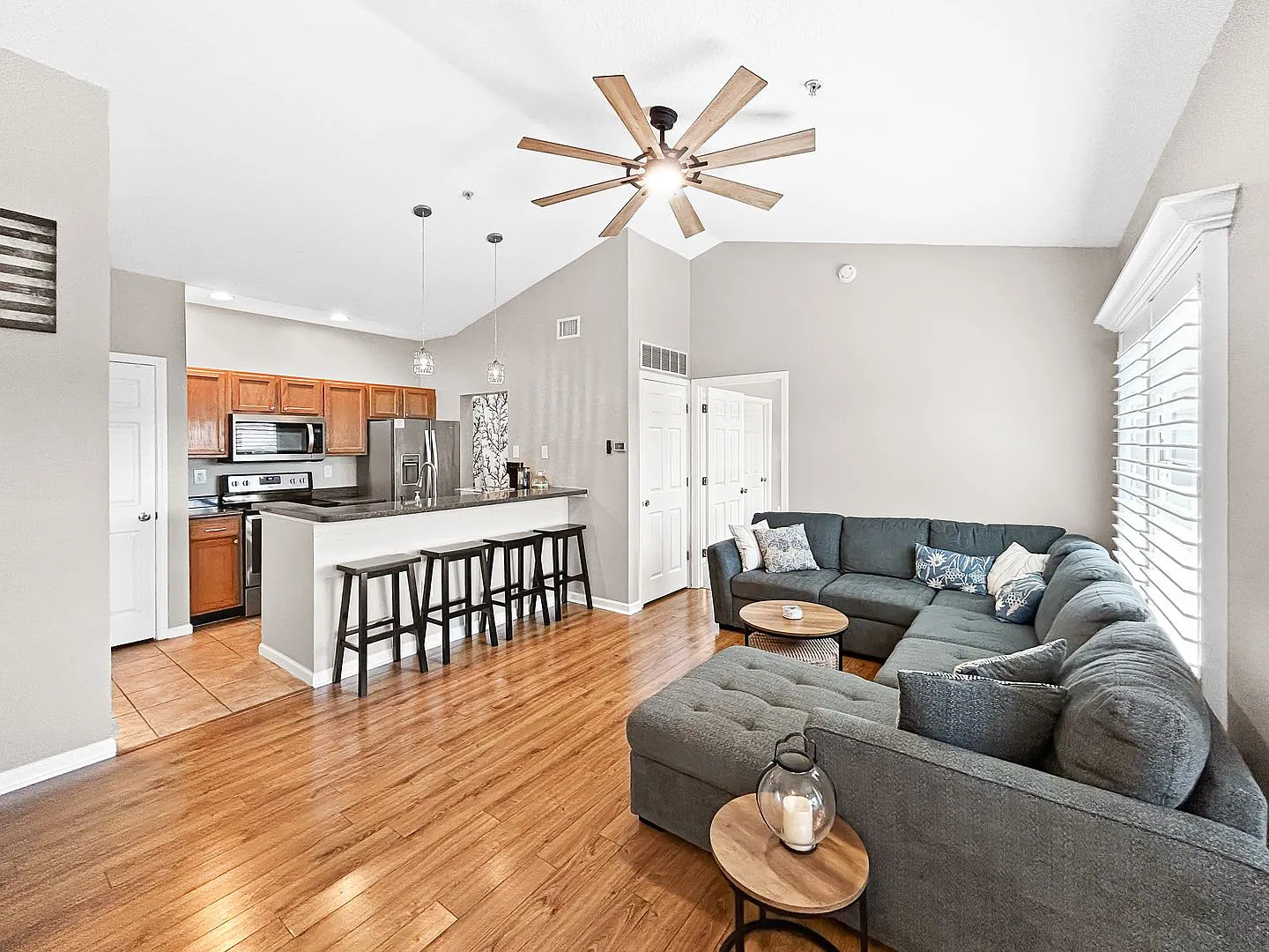 Furnished Penthouse Living at Beachway Condominiums Top-Floor Seminole Condo! 2bed|2bath — Photo 3