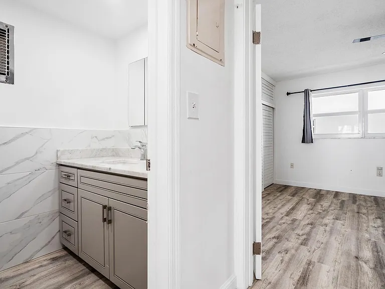 1110 N Riverside Dr #20 — Photo 19