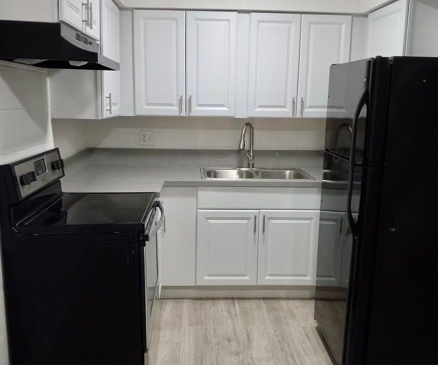 1st image of 625 S Royal Crest Cir