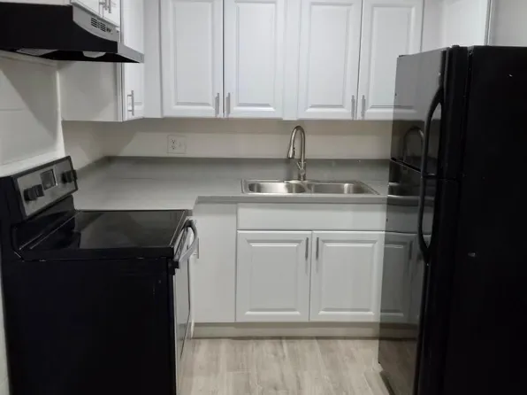 625 S Royal Crest Cir, Las Vegas, NV 89169