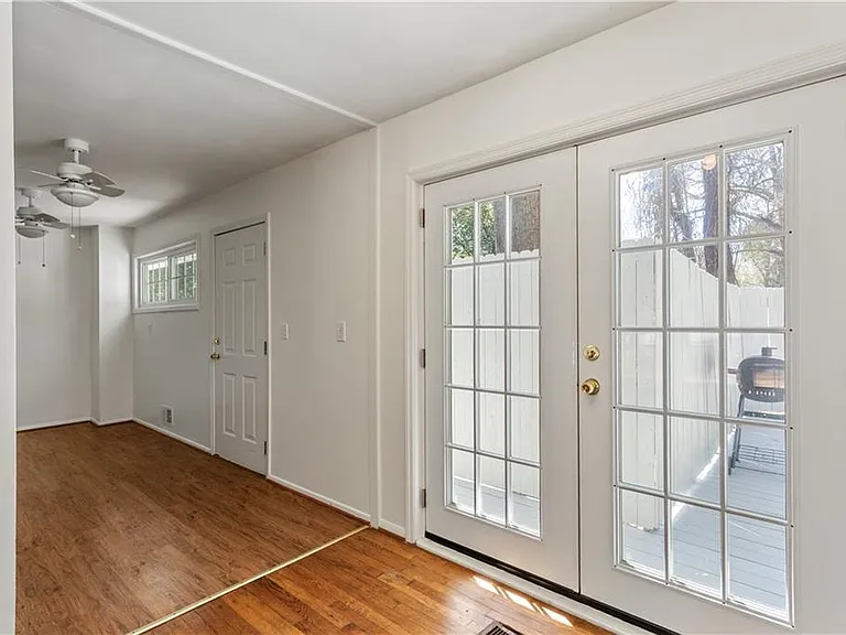 2866 Highland Dr SE — Photo 6