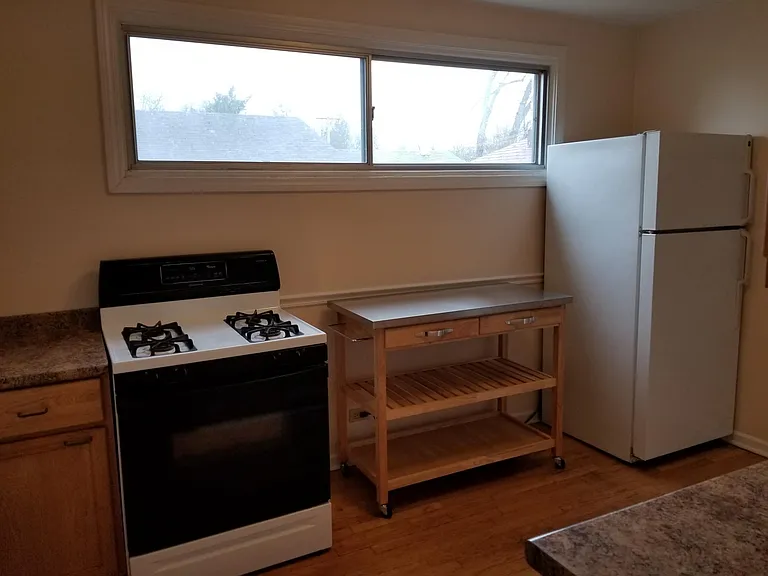 1644 Midland Ave — Photo 5