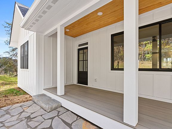 3rd image of 139 Courtney Ln