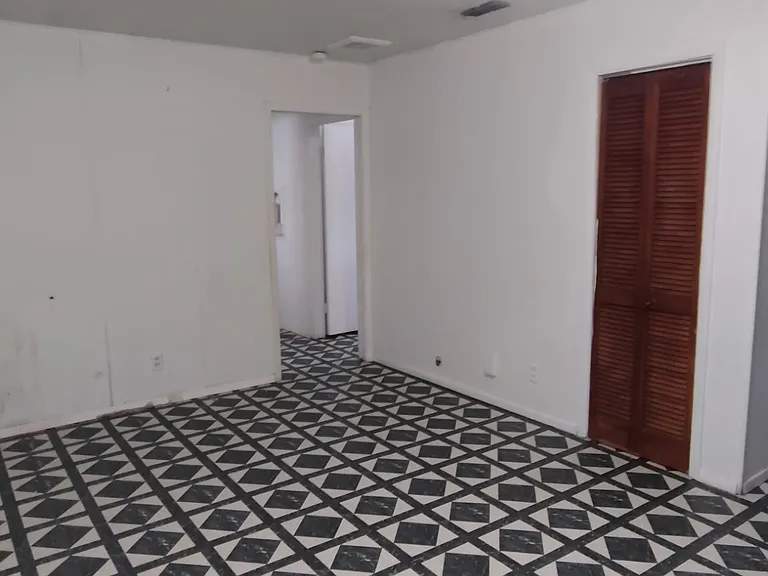 607 W Miller St — Photo 9