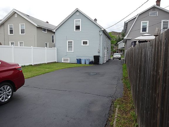 3rd image of 36 Nassau Ave