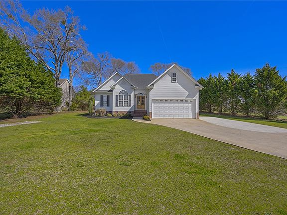 3rd image of 603 Pineland Meadows Rd