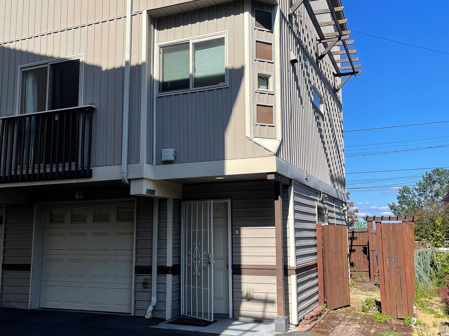 2 bed, 1.5 bath, 1420 sqft, $2,900 — Photo 2