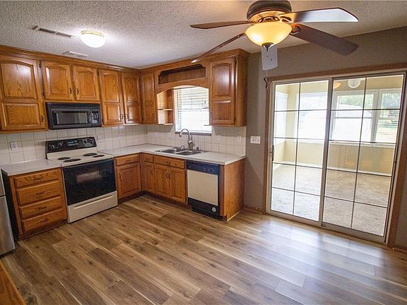 5th image of 1143 Ephraim Dr