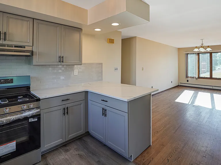 77 Highland Pl #2 — Photo 13
