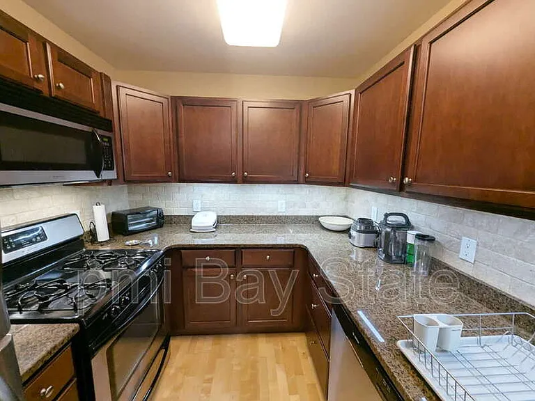 27 Saint James Ave #3 — Photo 8
