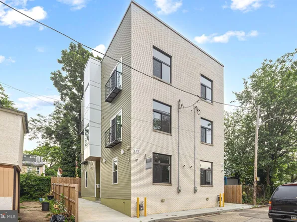 135 E Springer St, Philadelphia, PA 19119