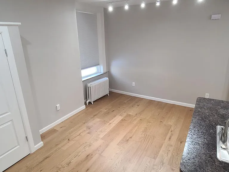 240 S Graham St #2 — Photo 3