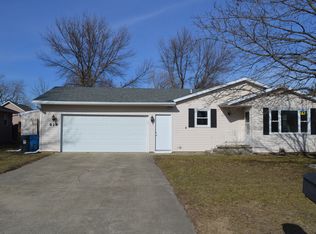 618 N Van Buren Ave, Bradley, IL 60915