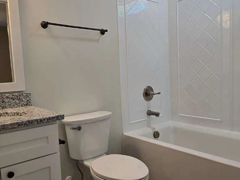 402 Giles St #B — Photo 70