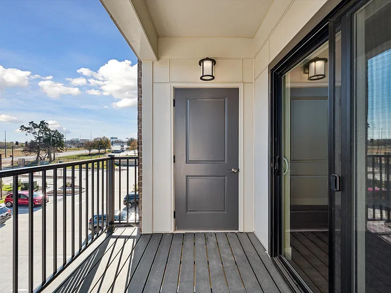 One Bedroom - 1 Bed / 1 Bath - 751 Sq.Ft.