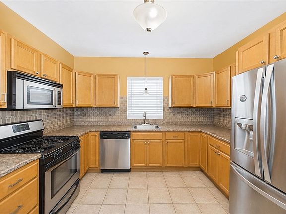 4th image of 34 Sherman St