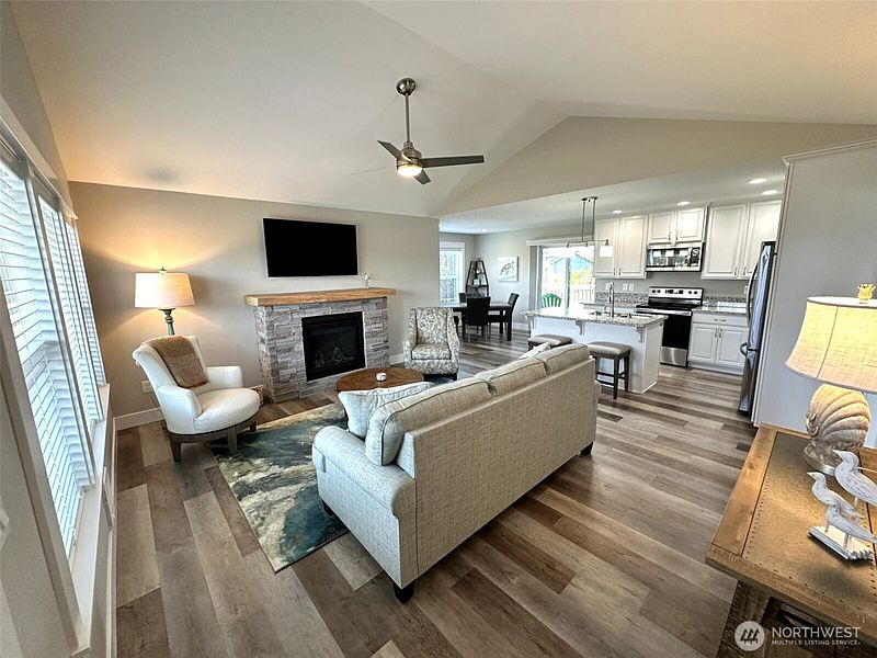 4th image of 1264 Fairwood Drive