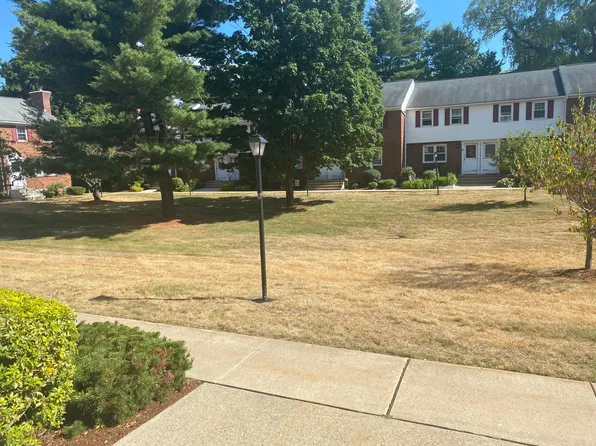 68 Brandywine Ln, Suffield, CT 06078