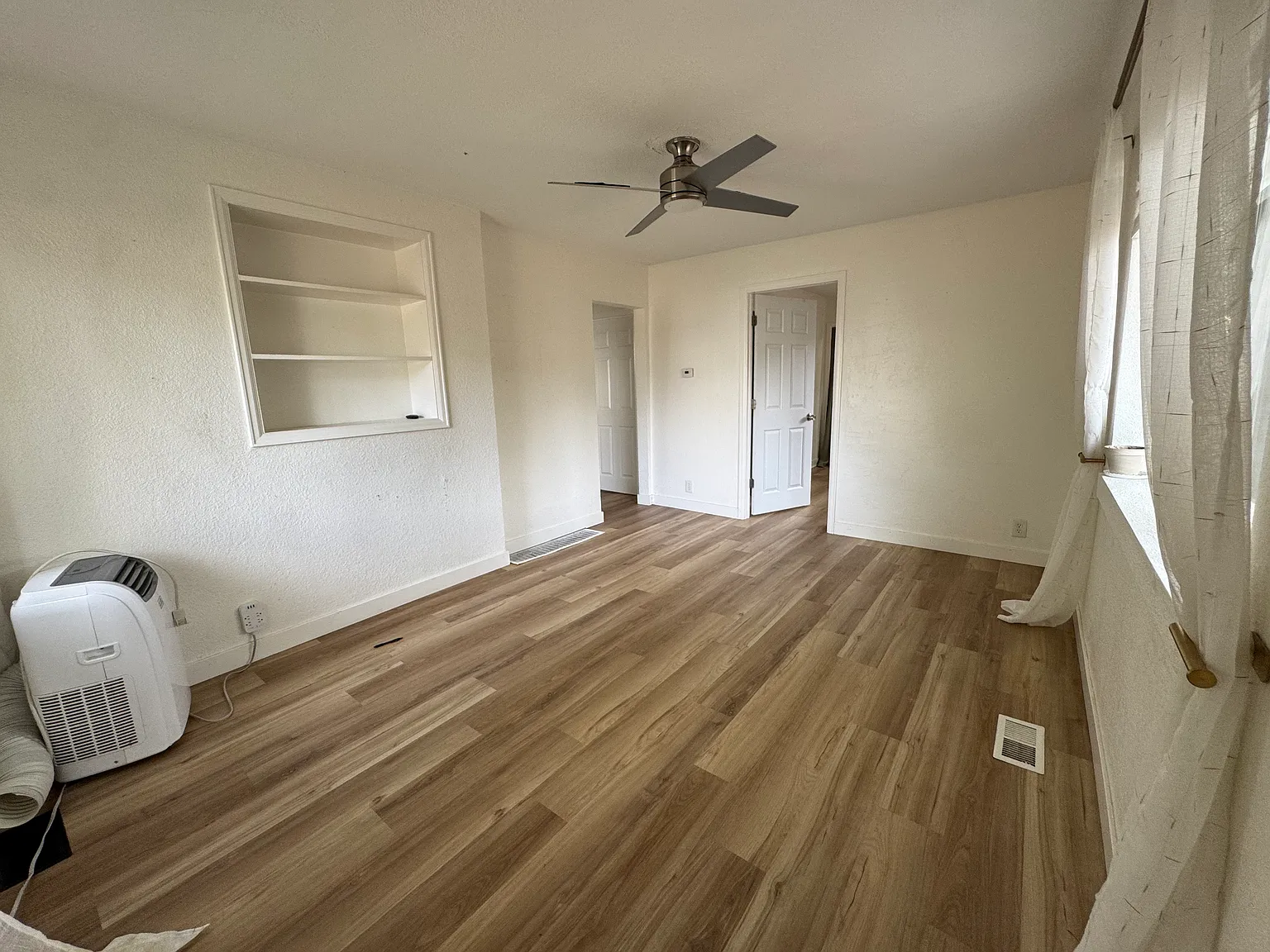 2 bed, 700 sqft, $2,450 — Photo 3