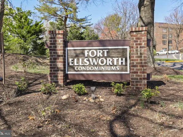 102 Roberts Ln APT 300, Alexandria, VA 22314