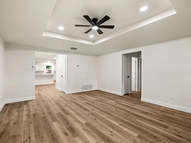 2043 Beverly Hills Ln — Photo 4