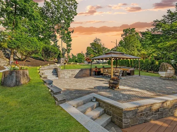 5 Upland Rd, Wakefield, MA 01880