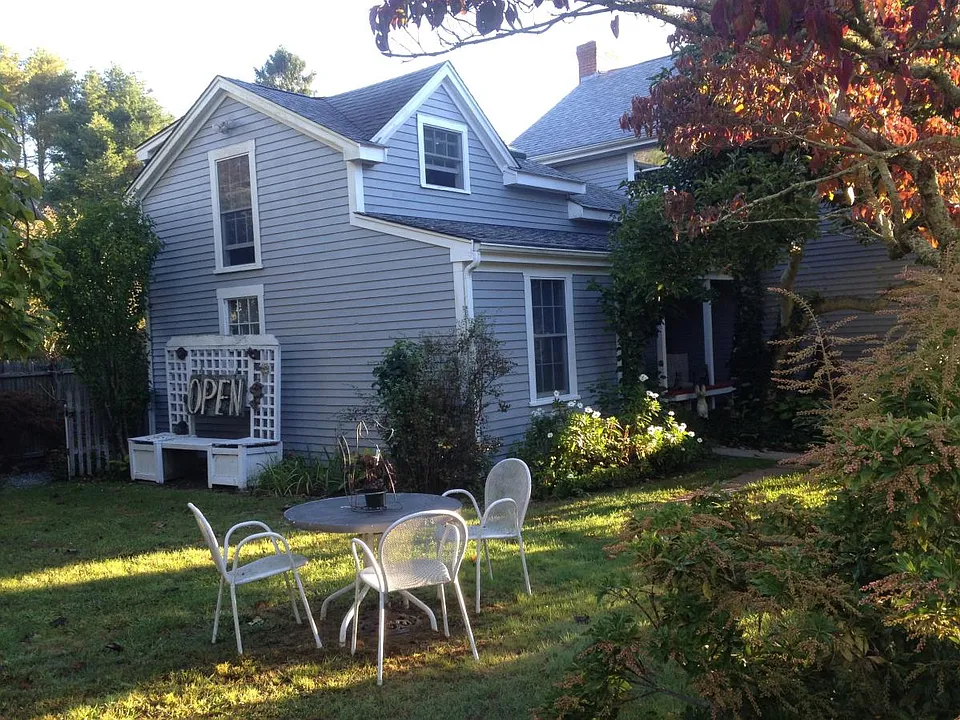 Gray Gable Guest Cottage located in the country coastal town of Little Compton.